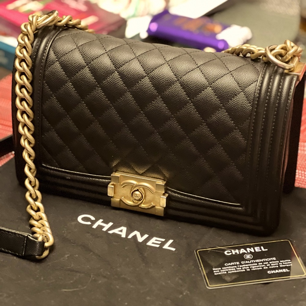 chanel medium boy  bag Calfskin & Ruthenium-Finish Metal gold tone